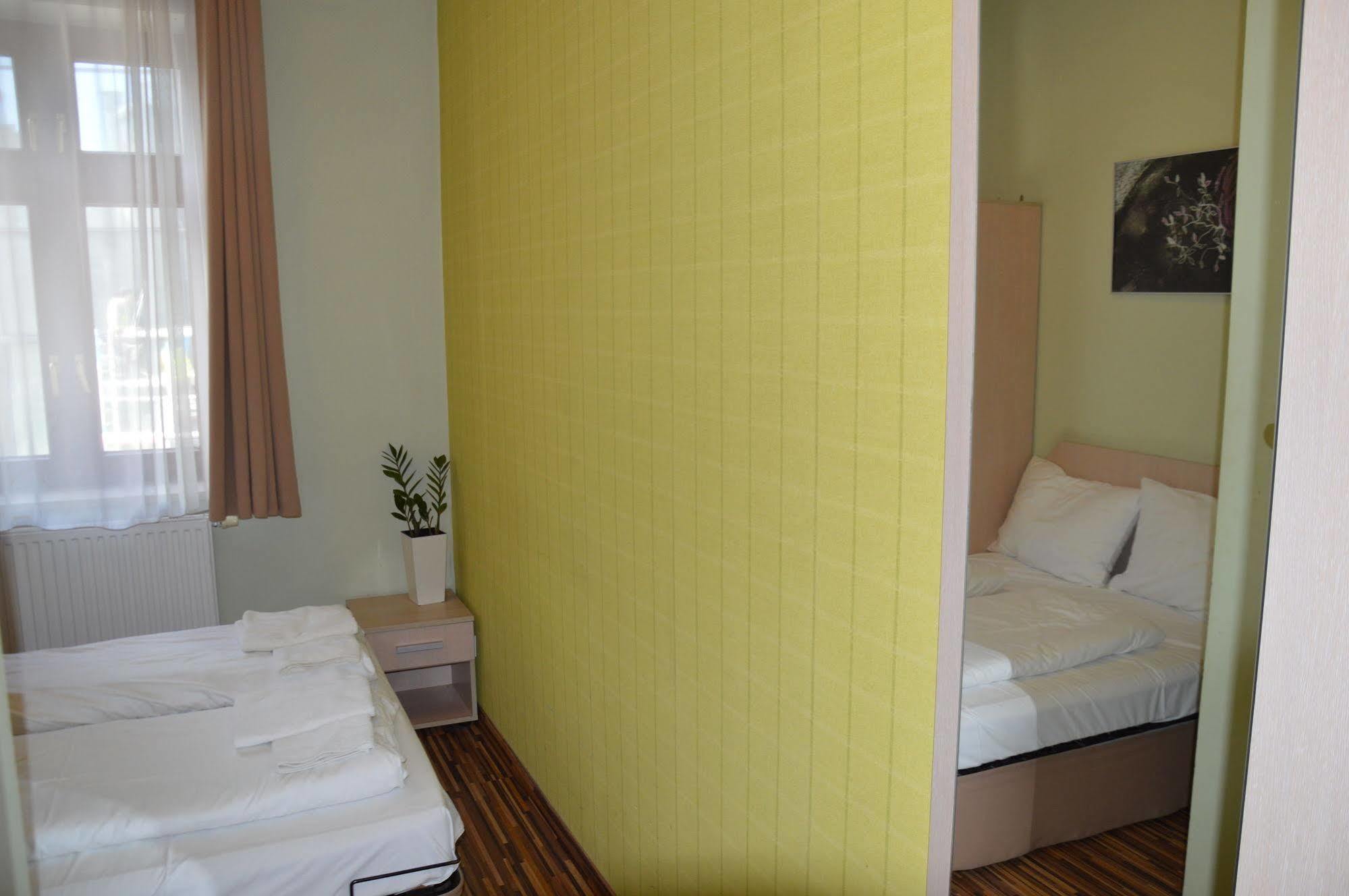 Bed and Breakfast Great Polonia Dwarf Breslavia Esterno foto